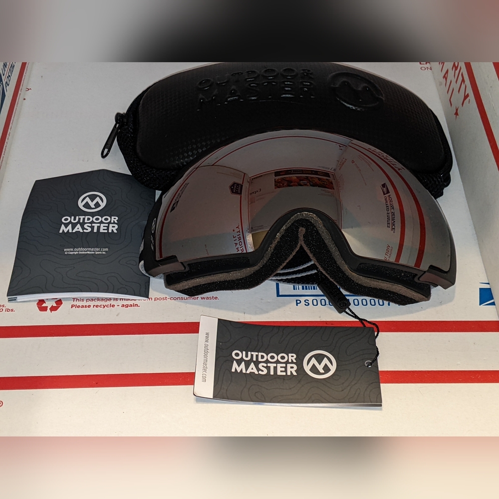 Outdoor Master Snow Ski Goggles Interchangeable Lens Frameless Snowboard Helmet